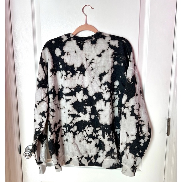 NWOT Urban Outfitters Urban Renewal BW Tie-Dye Crew Neck Sweatshirt ONE SIZE - Picture 7 of 7